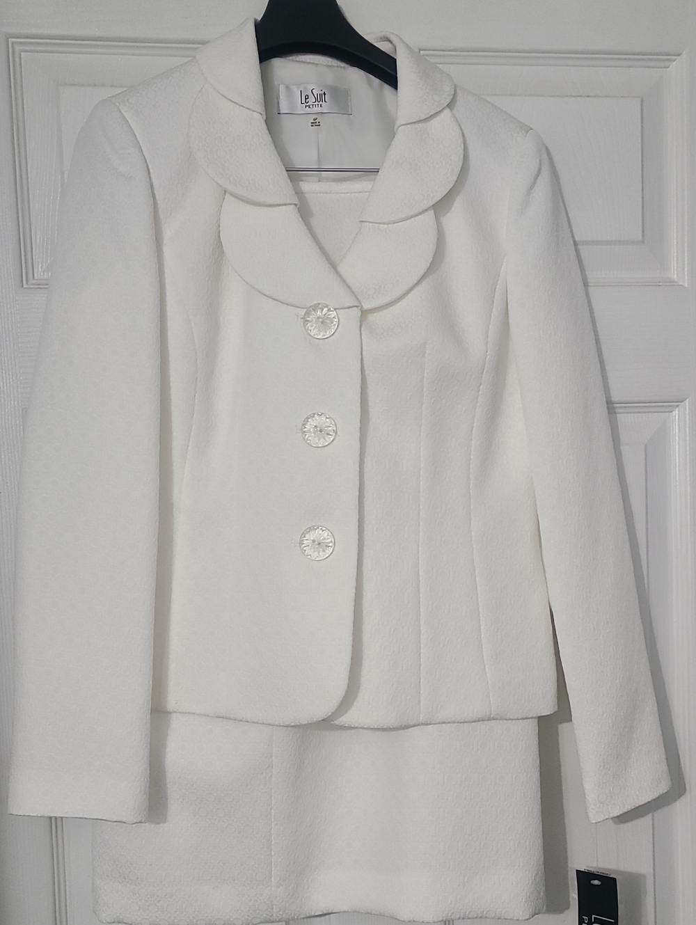 Le Suit White Scalloped Collar Blazer Jacket